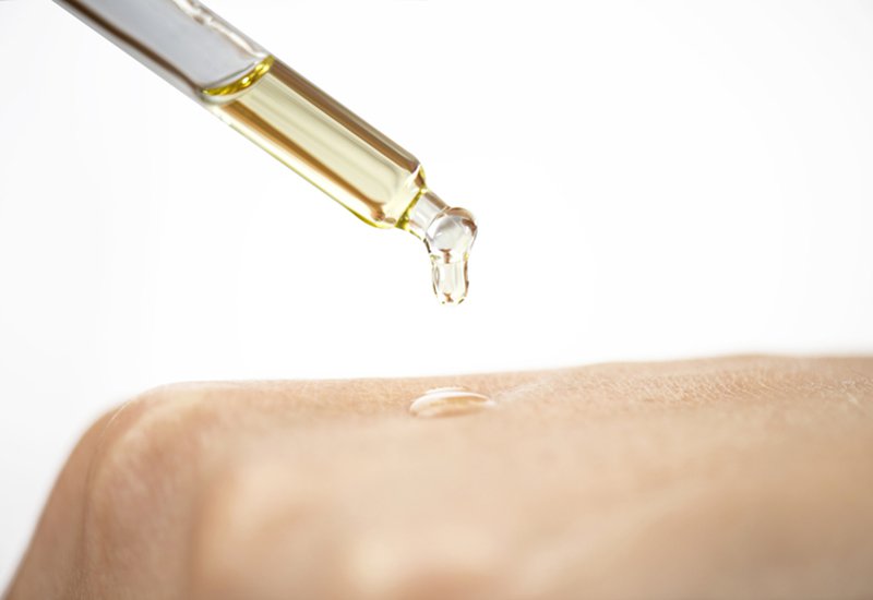 5 công dụng của dầu khoáng trong mỹ phẩm chăm sóc da