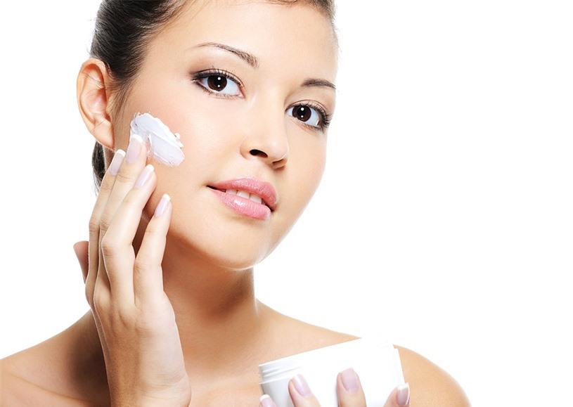 Kem dưỡng ẩm có tác dụng giúp làn da thêm mềm mại, mịn màng
